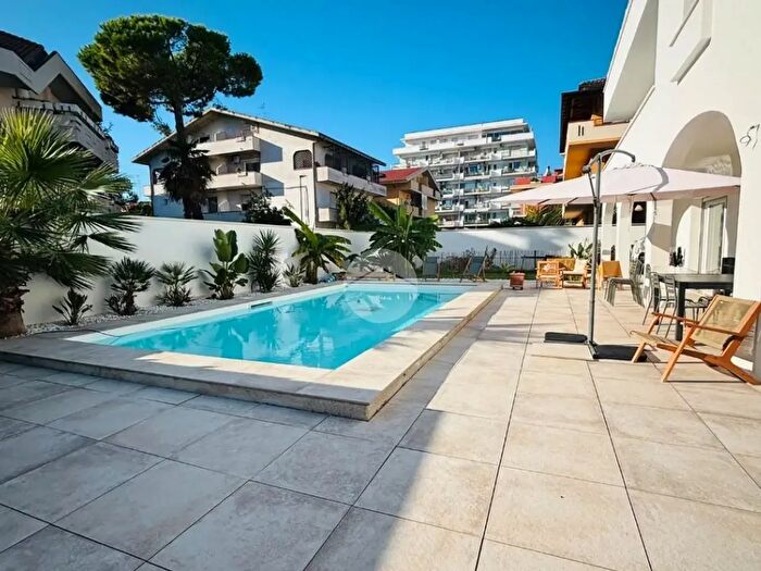 Casa con 10 locali in vendita in Viale Abruzzo, Montesilvano