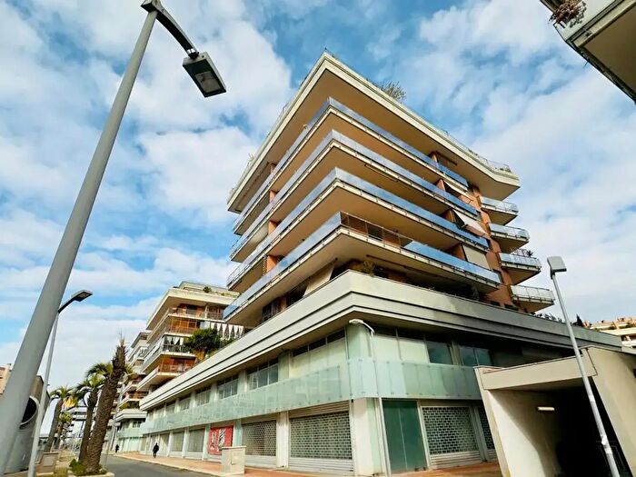 Appartamento trilocale in vendita in Piazza Leon Battista Alberti, Fiumicino