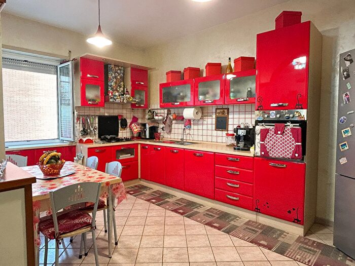 Appartamento trilocale in vendita in Via Confalonieri, Pomezia