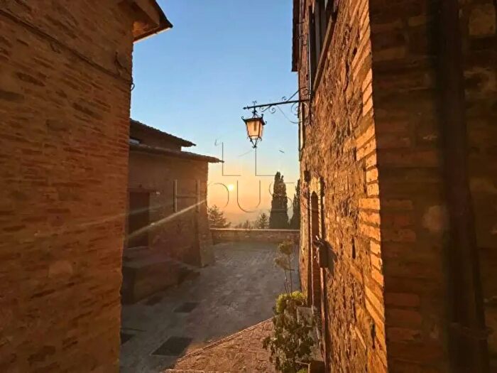 Appartamento quadrilocale in vendita in Via San Francesco, Montone