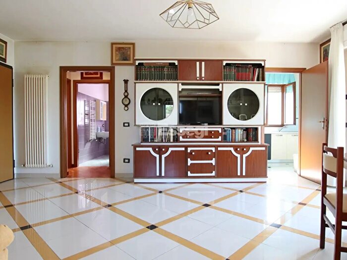 Appartamento con 7 locali in vendita in Via Vecchia Pesciatina Traversa IV, Lucca