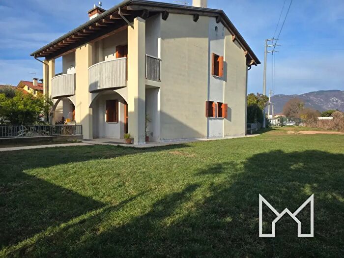 Casa trilocale in vendita in Romano DEzzelino