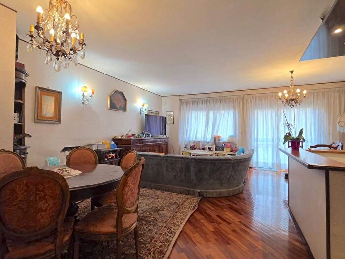 Appartamento con 5 locali in affitto in Corso Alcide De Gasperi, Crocetta, Torino