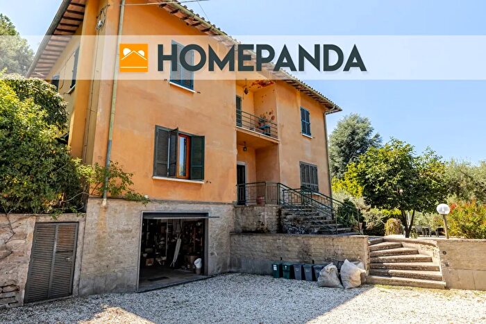 Appartamento con 9 locali in vendita in Via della Ginestra, Grottaferrata