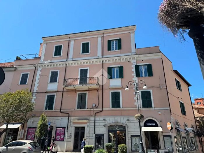 Appartamento quadrilocale in vendita in Corso Gramsci, Genzano Di Roma