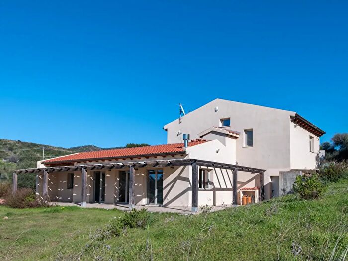 Casa con 6 locali in vendita in Soleminis