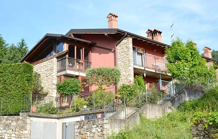 Casa trilocale in vendita in Via Valle della Vena Entratico, Entratico