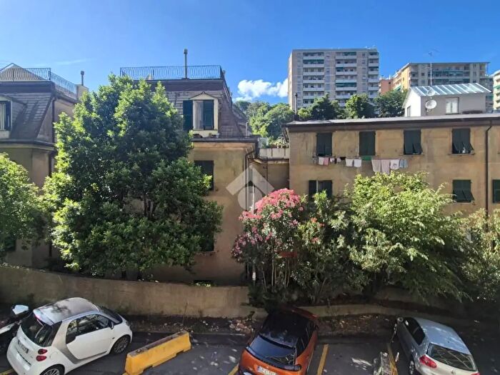 Appartamento quadrilocale in vendita in Via Francesco Pastonchi, Genova