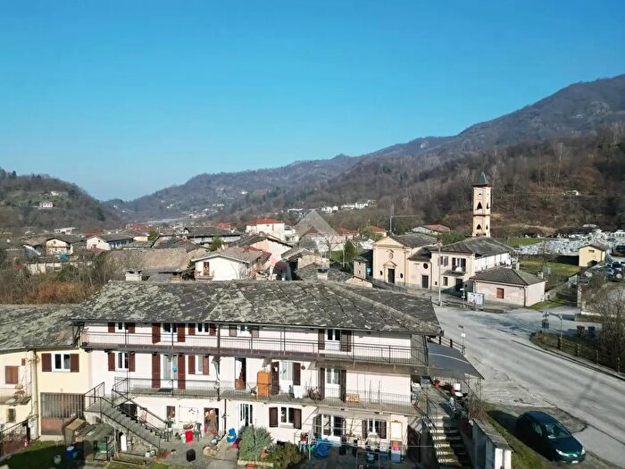 Casa con 10 locali in vendita in Via Paesana, Barge