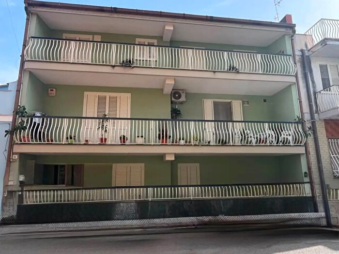 Casa con 9 locali in vendita in Via Lombardia, Pachino