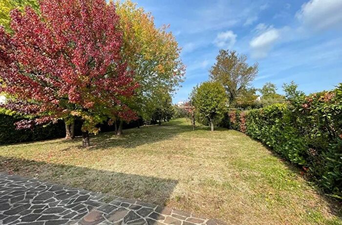 Casa con 6 locali in vendita in Montebelluna Via Marmolada, Montebelluna