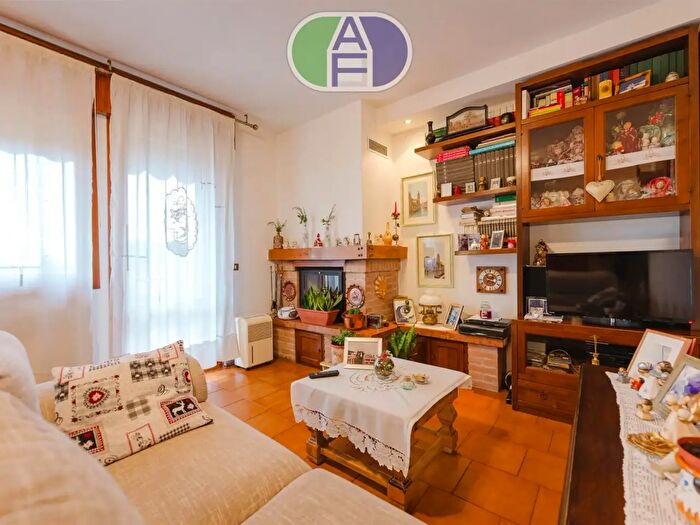 Appartamento con 5 locali in vendita in Via Varotara, Mirano