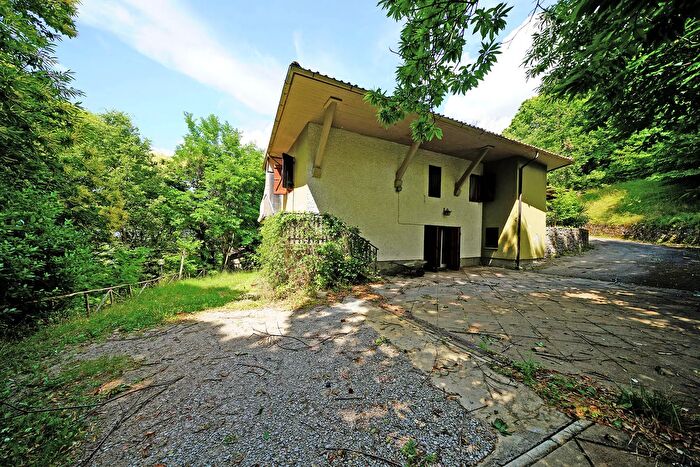 Casa con 6 locali in vendita in Arcidosso