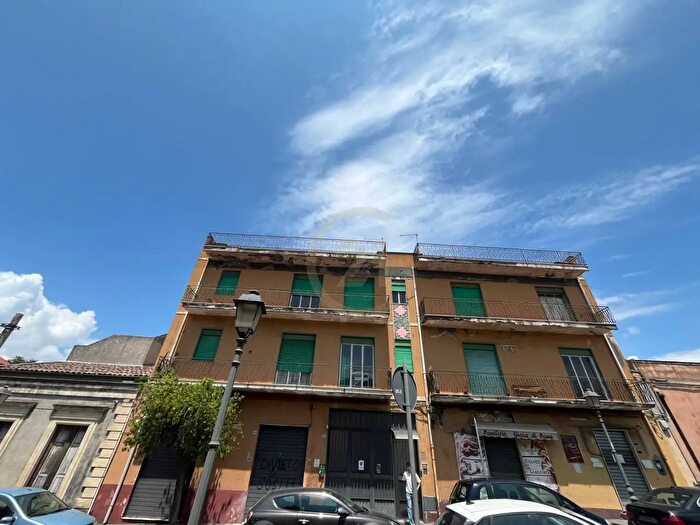 Casa con 12 locali in vendita in Via Vittorio Emanuele III, Belpasso