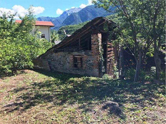 Casa con 6 locali in vendita in Frazione Isollaz, Challand Saint Victor