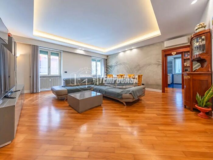 Appartamento quadrilocale in vendita in Via delle Azalee, Roma