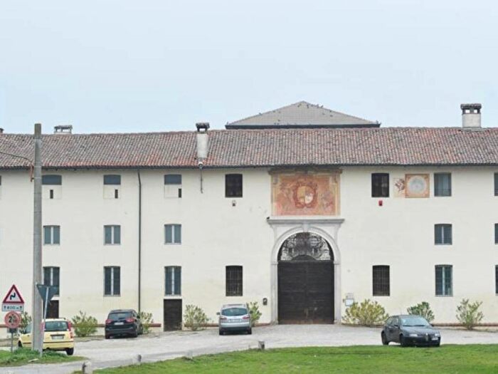 Appartamento con 6 locali in affitto in Via Giuseppe Garibaldi, Centro, Turano Lodigiano