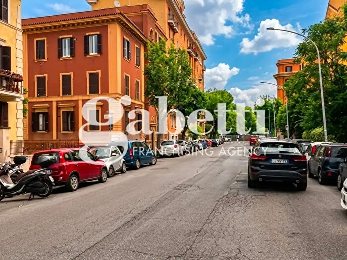 Appartamento bilocale in vendita in Via Sannio, Roma