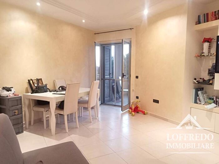 Appartamento trilocale in affitto in Via Tommaso Albarella, Acerra