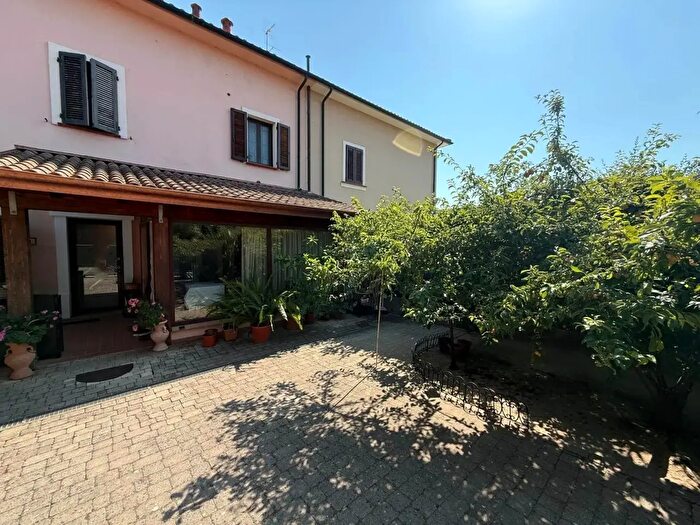 Appartamento con 7 locali in vendita in Cecina