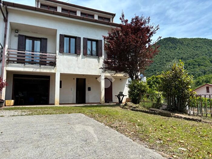 Casa quadrilocale in vendita in Via Zimor, Tarcento