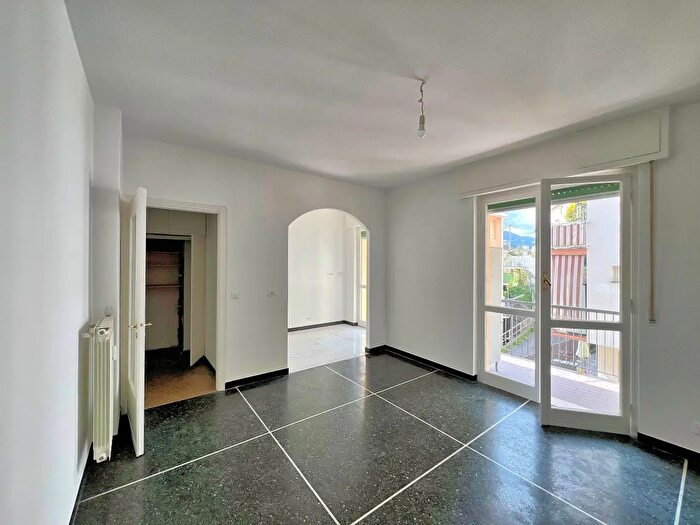 Appartamento con 6 locali in affitto in Via Milite Ignoto, Recco