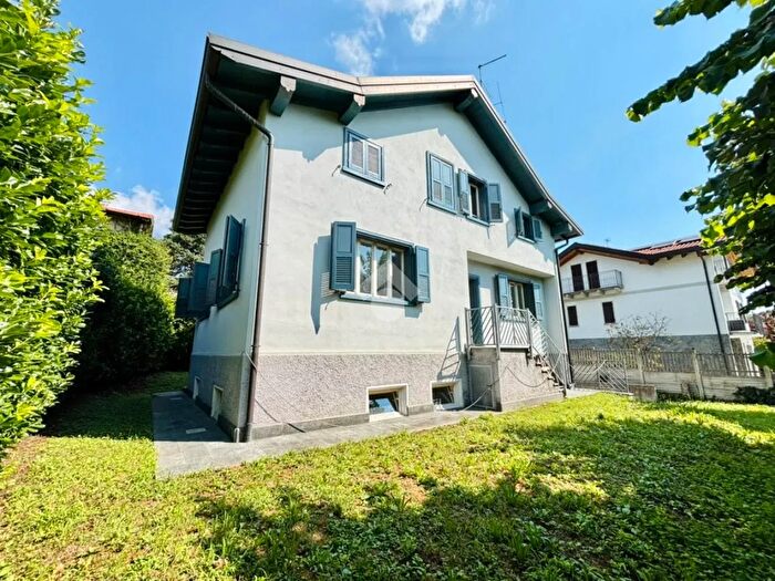 Casa quadrilocale in vendita in Via Volta, Fino Mornasco