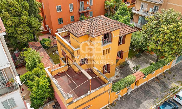 Casa con 8 locali in vendita in Via Felice Cavallotti, Roma