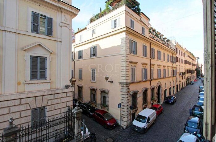 Appartamento quadrilocale in affitto in Via Giulia, Roma