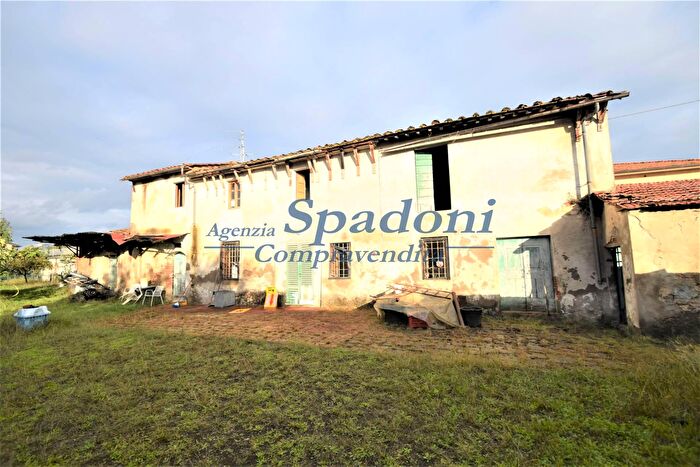 Casa con 12 locali in vendita in Buggiano