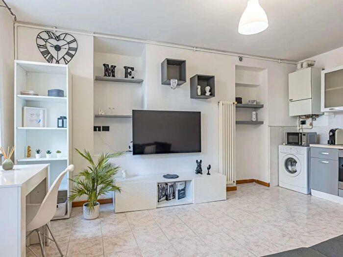 Appartamento bilocale in vendita in Via Saruggia, Albavilla