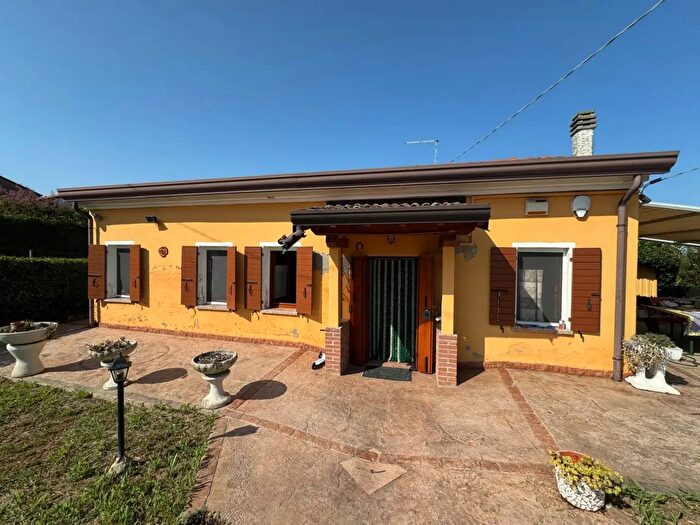 Casa quadrilocale in vendita in Loc Viola, Cavarzere