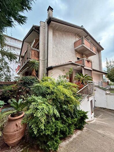 Casa con 5 locali in vendita in Viale Amerigo Vespucci, Chioggia