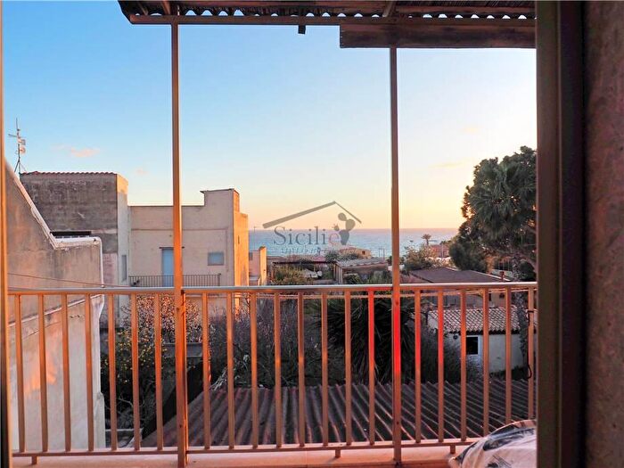 Casa con 7 locali in vendita in Scicli