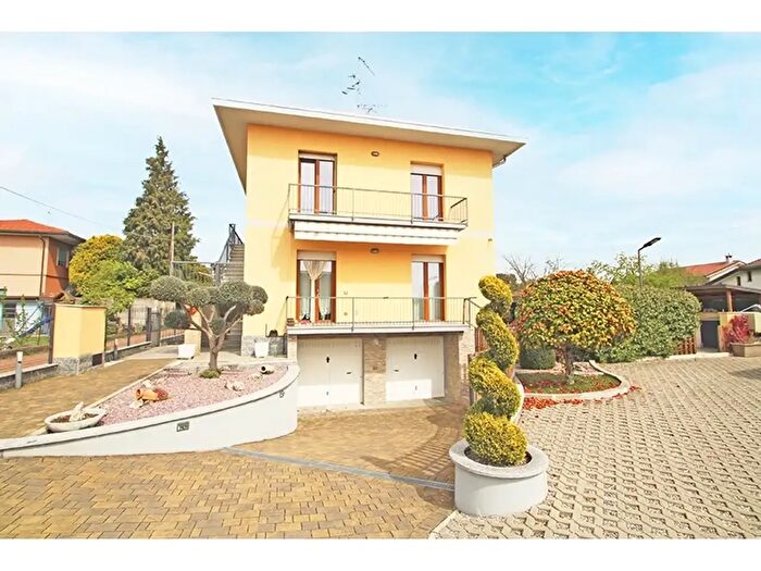 Casa con 6 locali in vendita in Venegono Superiore