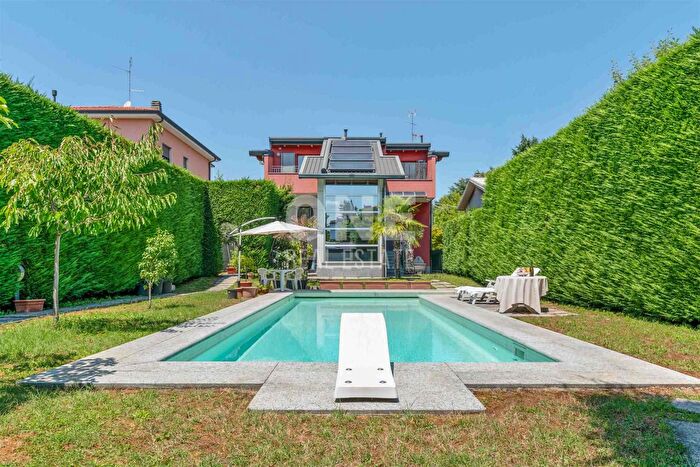 Casa con 5 locali in vendita in Via Lambro, Sovico