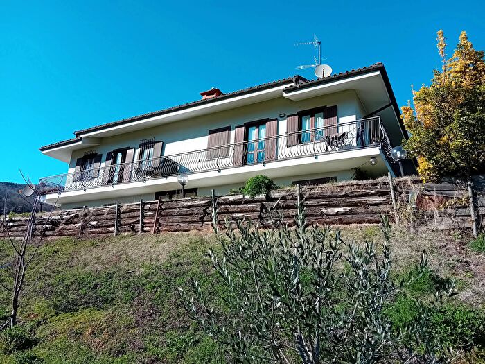 Casa con 11 locali in vendita in Pinerolo