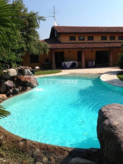 Casa quadrilocale in vendita in Via della Corona, Paderno Franciacorta