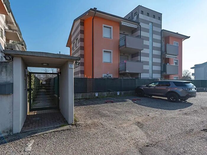 Appartamento bilocale in affitto in Via Rubicone, Lainate