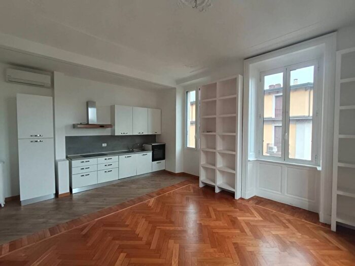 Appartamento trilocale in affitto in Via Spartaco, Cadore, Milano