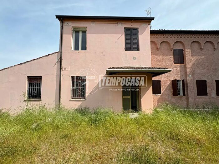 Casa con 10 locali in vendita in Via Imperiale, Mirandola