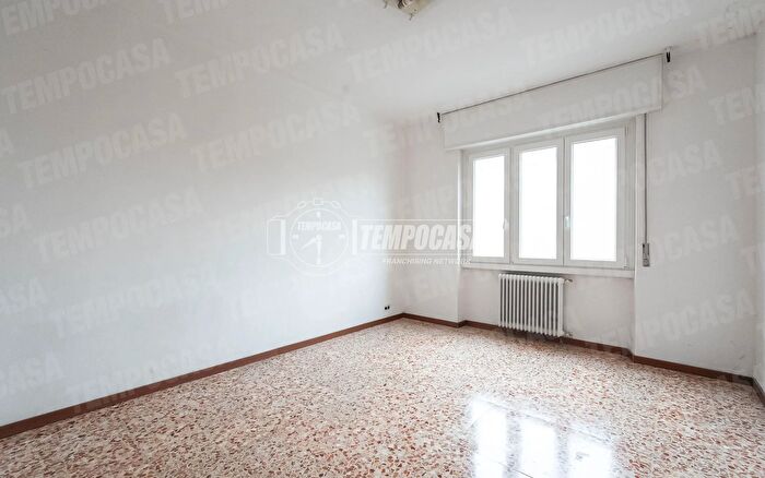 Appartamento trilocale in vendita in Via Roma, Lurago DErba