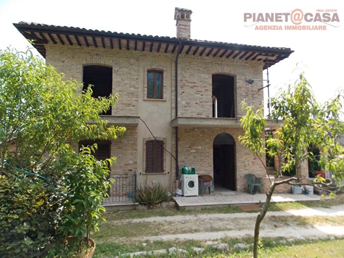 Casa con 6 locali in vendita in Contrada Cabbiano, Castel Di Lama