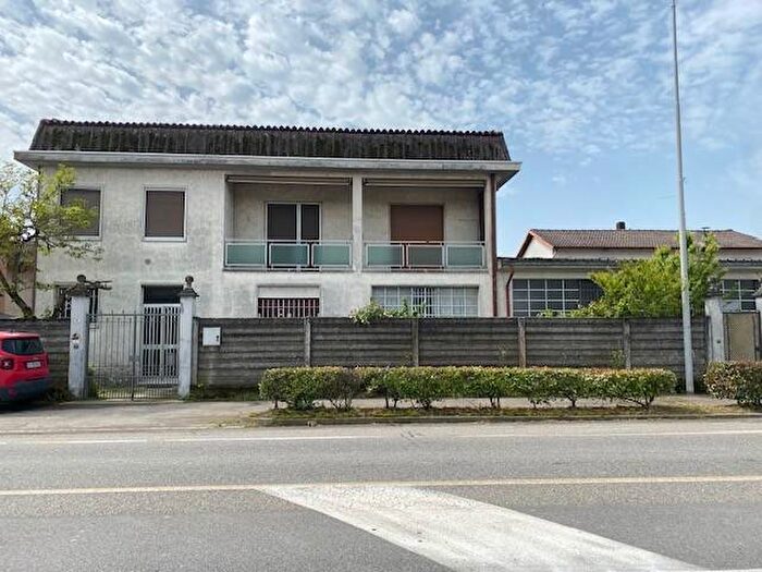 Casa con 6 locali in vendita in Via Leonardo da Vinci, Centro, Garlasco