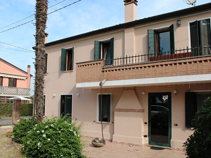Casa con 5 locali in vendita in Via Pastrengo, Rovigo