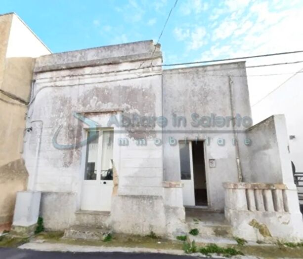 Casa con 6 locali in vendita in Castrignano Del Capo