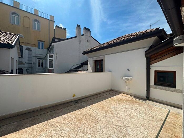 Appartamento quadrilocale in affitto in Via Trento, Borgo Teresiano, Trieste