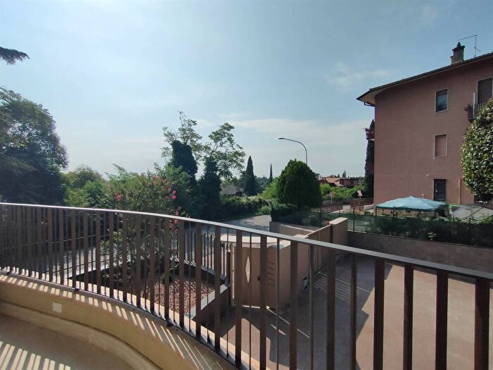 Appartamento trilocale in affitto in Borgo Venezia, Verona