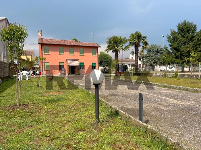 Casa con 5 locali in vendita in Correzzola
