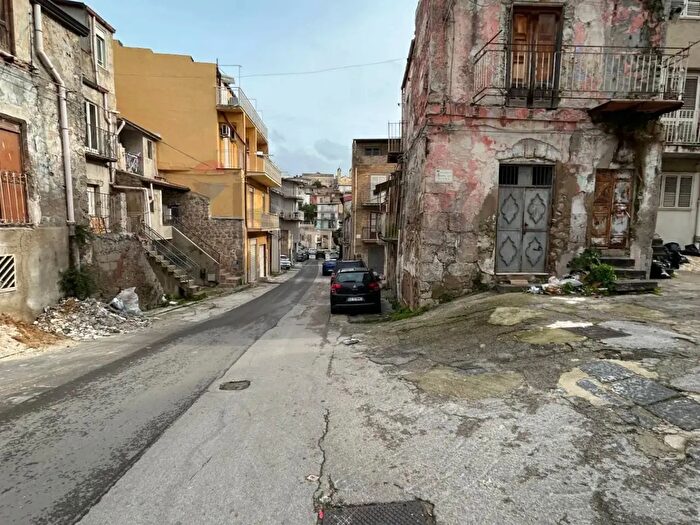 Casa trilocale in vendita in Via Umberto, Favara